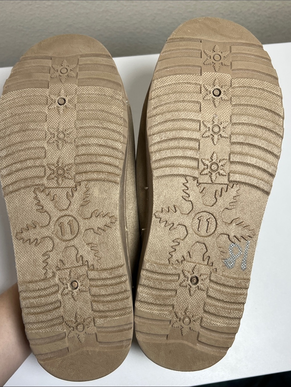 White Mountain Women's Cozy Slip-On Mule in Light Brown Decorative Trim Size 11 - Picture 4 of 5